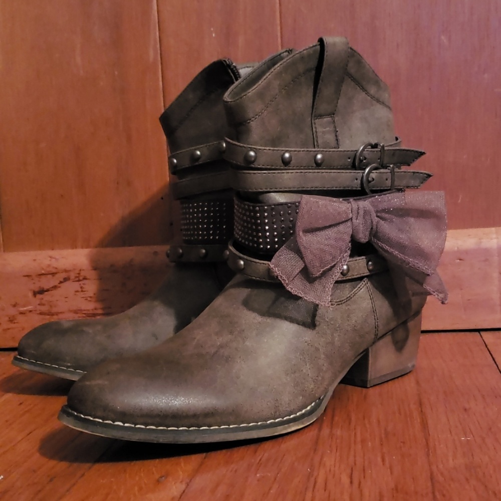 Heeled bootie